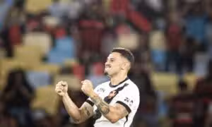 Hugo Moura marca no último lance e Vasco empata clássico com o Flamengo no Maracanã
