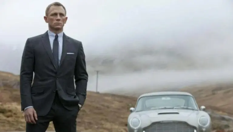 James Bond - Reprodução