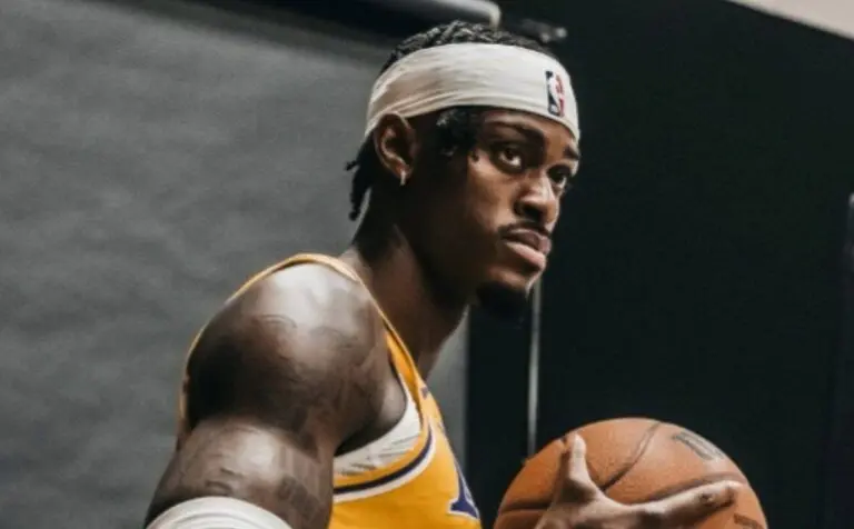 Lakers’ın Thunder’a yenildiği maçta Jarred Vanderbilt’in sağ küçük parmağı çıktı