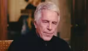 Suposta nota de suicídio de Jeffrey Epstein permanece oculta da justiça por quase sete anos, revela caso