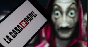 Pengarang La Casa de Papel mendedahkan krisis gaji untuk penulis skrip Brazil semasa acara Rio2C