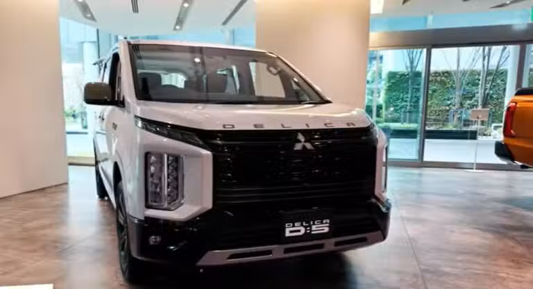 MITSUBISHI Delica D:5