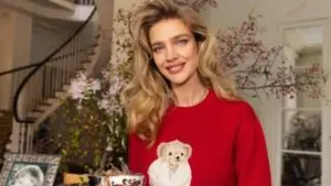 Natalia Vodianova mendedahkan kehamilan keenam pada kulit Vogue Perancis pada usia 44 tahun