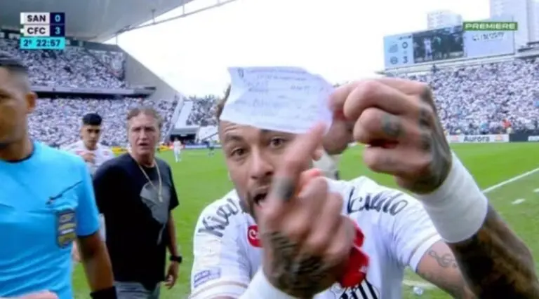 Neymar é substituído por engano em Santos x Coritiba - reprodução