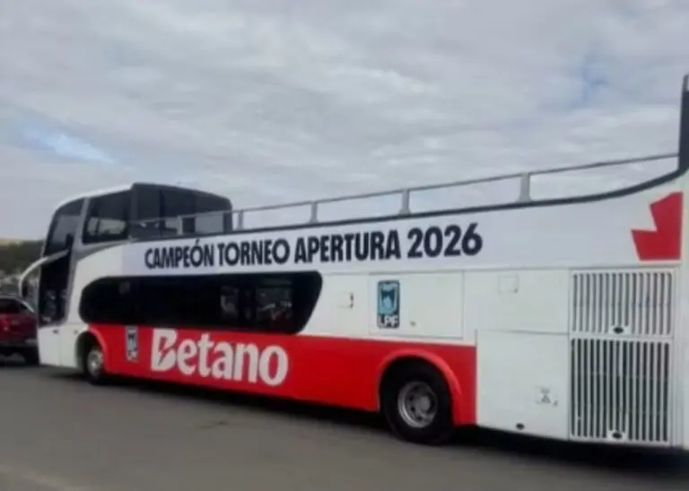 Ônibus do título do River - Reprodução