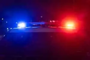Bombeiros salvam idoso de 71 anos de incêndio criminoso em residência na cidade de Québec; homem detido
