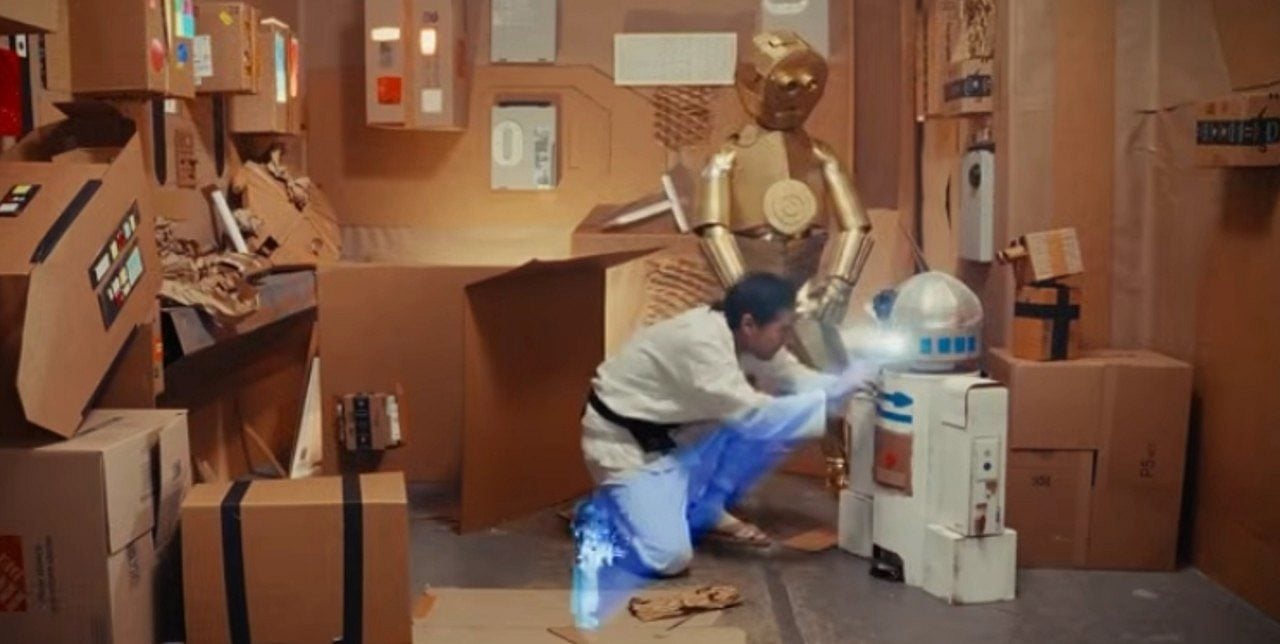 Star Wars recriado com papelão