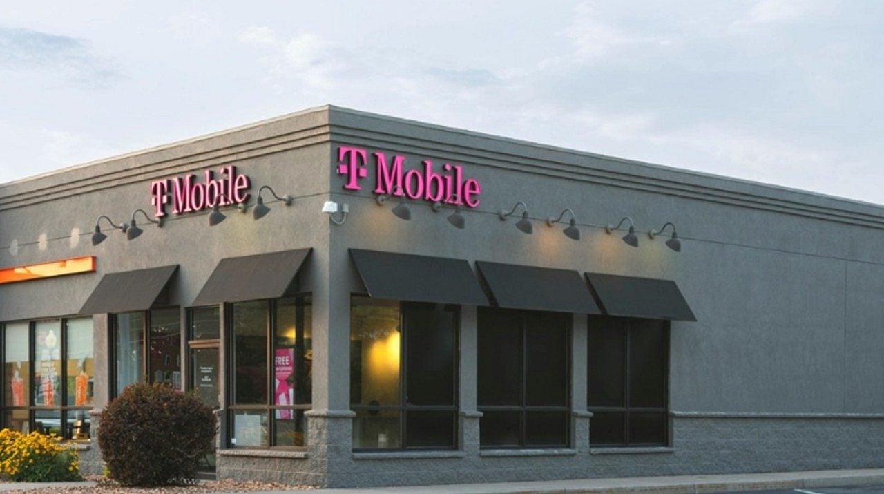 T-Mobile enfrenta acusações de venda de dados de clientes pelo aplicativo T-Life; usuários relatam coação para consentir