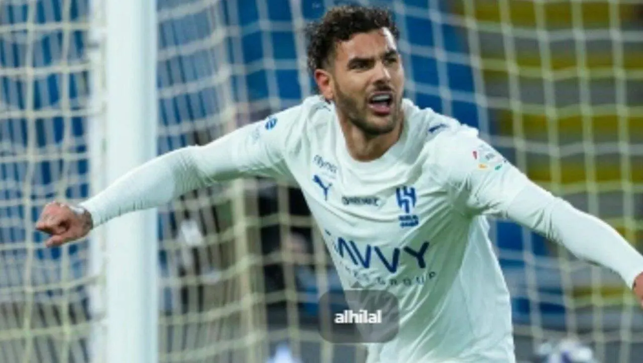 Theo Hernández và bảy cầu thủ bị điều tra về bữa tiệc oxit nitơ ở Ý