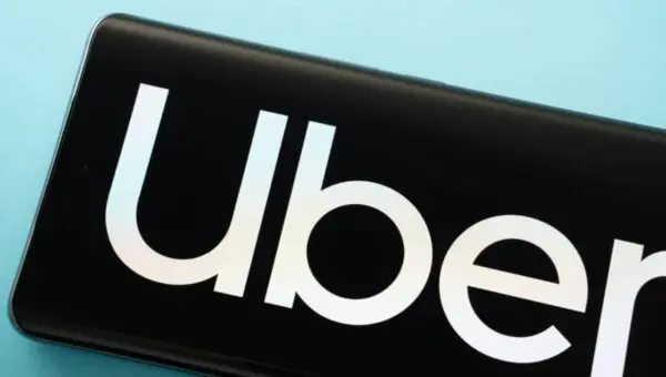 Uber realiza cortes em 10% da equipe para simplificar estrutura e diminuir custos