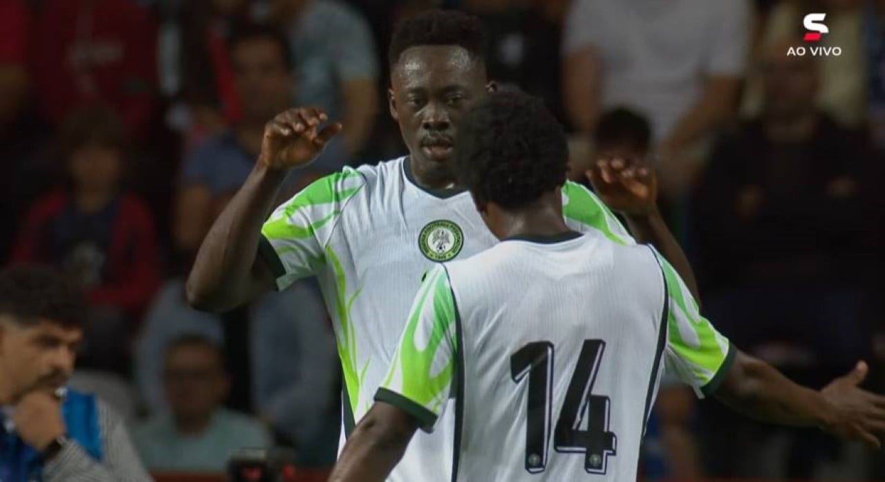 Akor Adams empata para a Nigéria