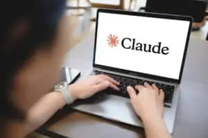 Instabilidade global afeta plataforma Claude AI da Anthropic com milhares de relatos de falhas em serviços essenciais nesta terça-feira