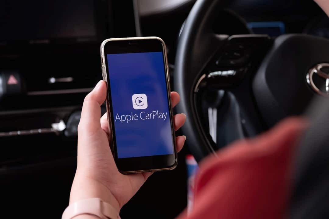 Inteligência artificial tornará Apple CarPlay obsoleto, afirma Rivian sobre futuro veicular