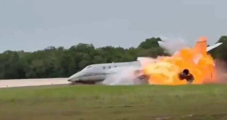Avião explode após queda em La Romana