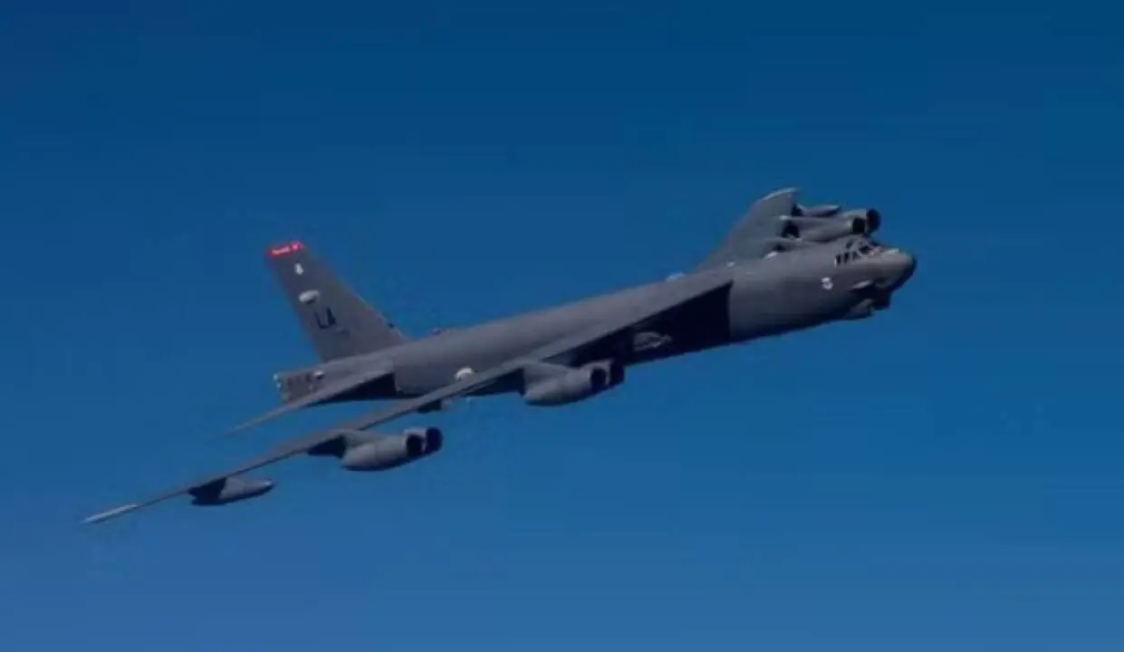 Avião militar americano B-52