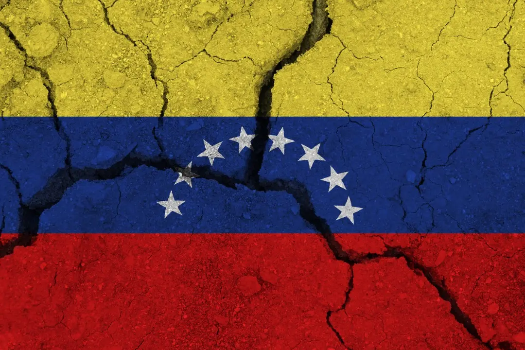 Bandeira de Venezuela na terra rachada, conceito de terremoto