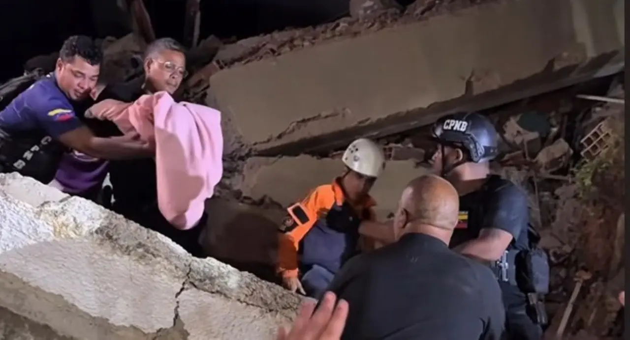 Bebê de 18 dias é resgatado com vida 32 horas após terremotos na Venezuela