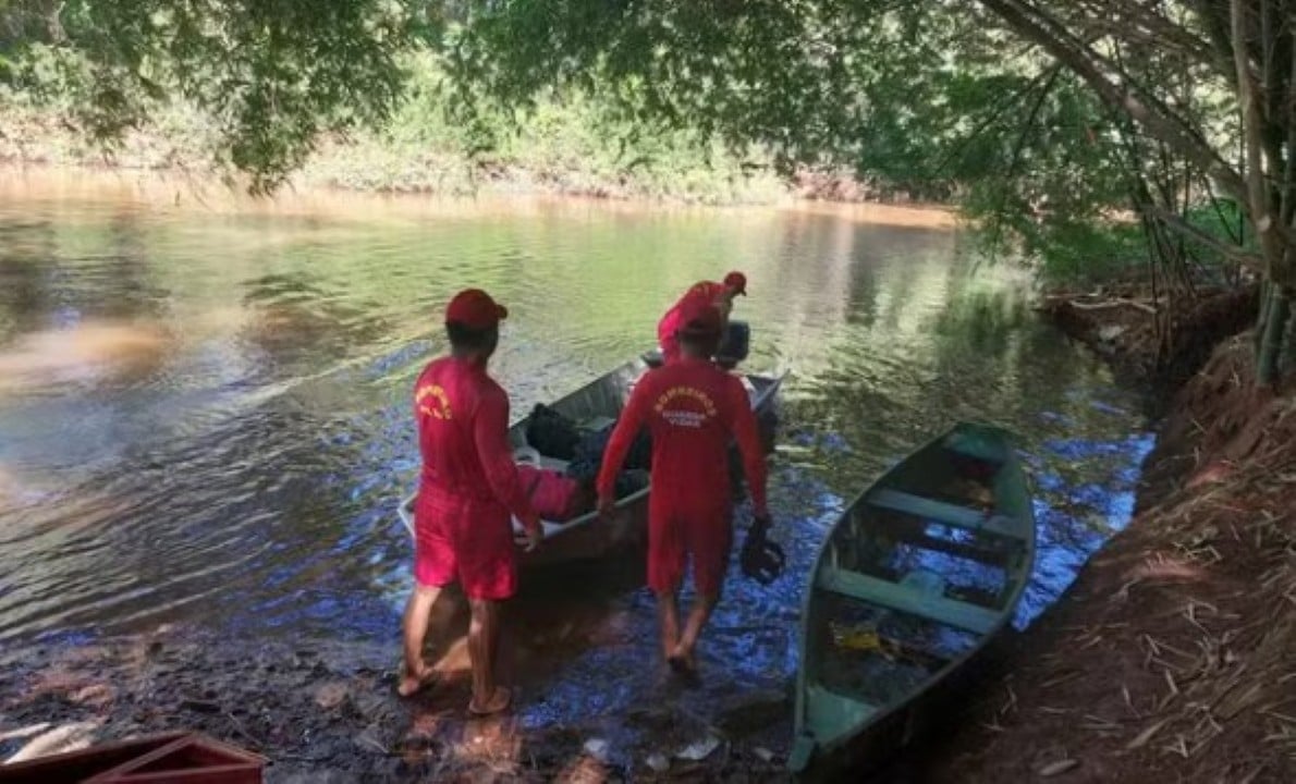 Bombeiros encontraram mochila, rede e dois cães às margens de rio