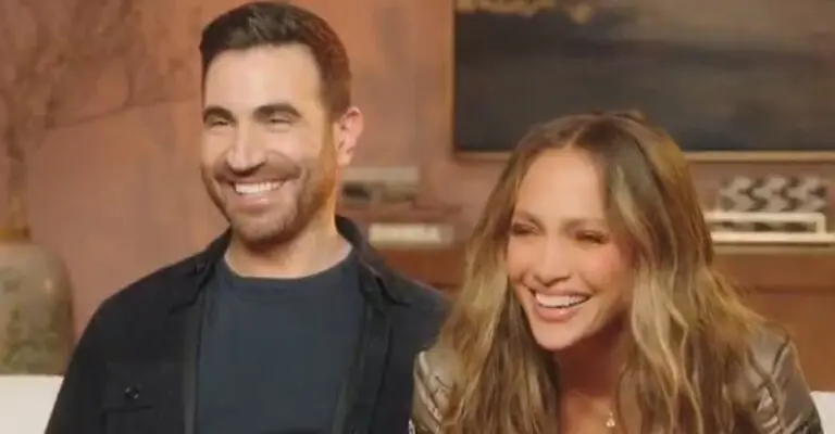 Brett Goldstein e Jennifer Lopez