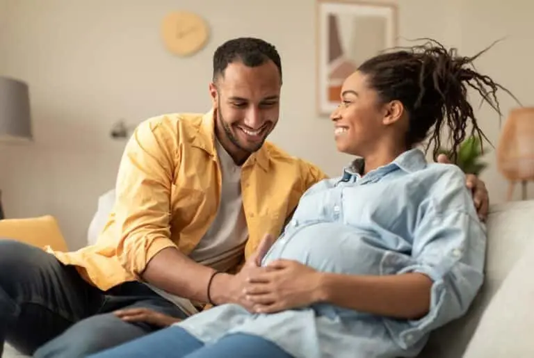 Casal, homem e mulher, mulher grávida
