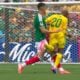 Cesar Montes comete falta dura e é expulso