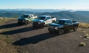 Il lancio della Chevrolet Silverado del 2027 mantiene il V8 e conferisce un aspetto robusto con tecnologia