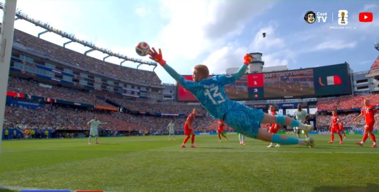 Desire Dou&eacute; scores France's fourth goal