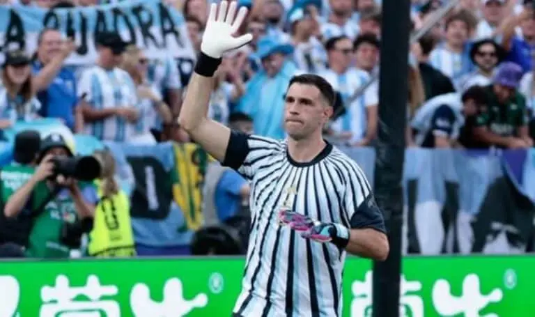 Dibu Martinez