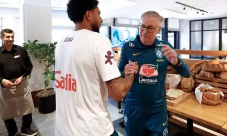 Éderson se encontra com Carlo Ancelotti