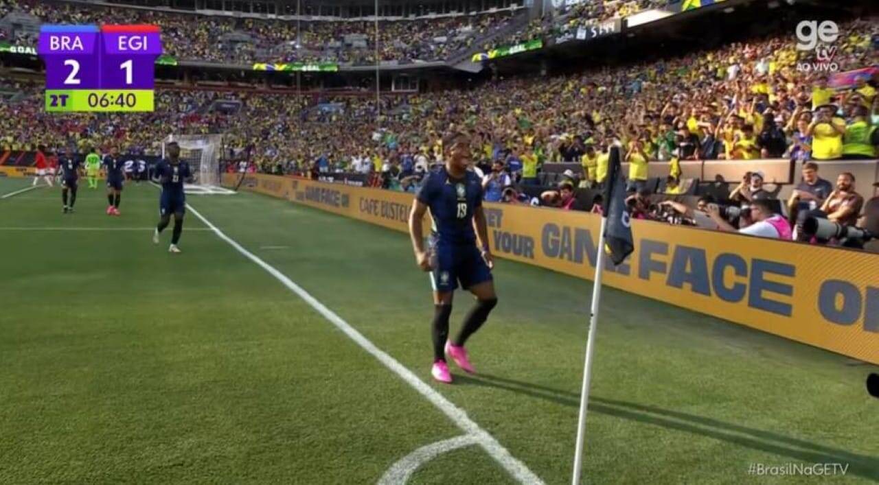 国際親善試合の52分、エンドリックがブラジルをエジプトに対して2-1で先制する