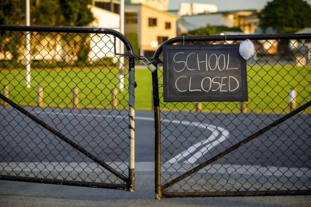 Questa settimana le scuole nell’Inghilterra occidentale chiudono a causa dell’estrema ondata di caldo; guarda cosa sono