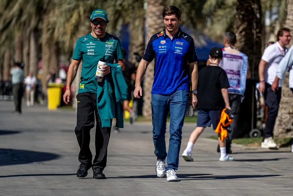 Fernando Alonso e Max Verstappen