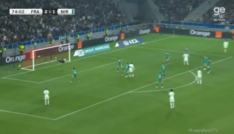 Golaço de Olise amplia para a França