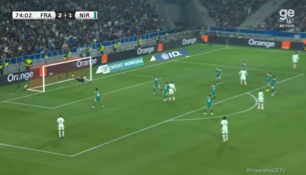 Golaço de Olise amplia para a França