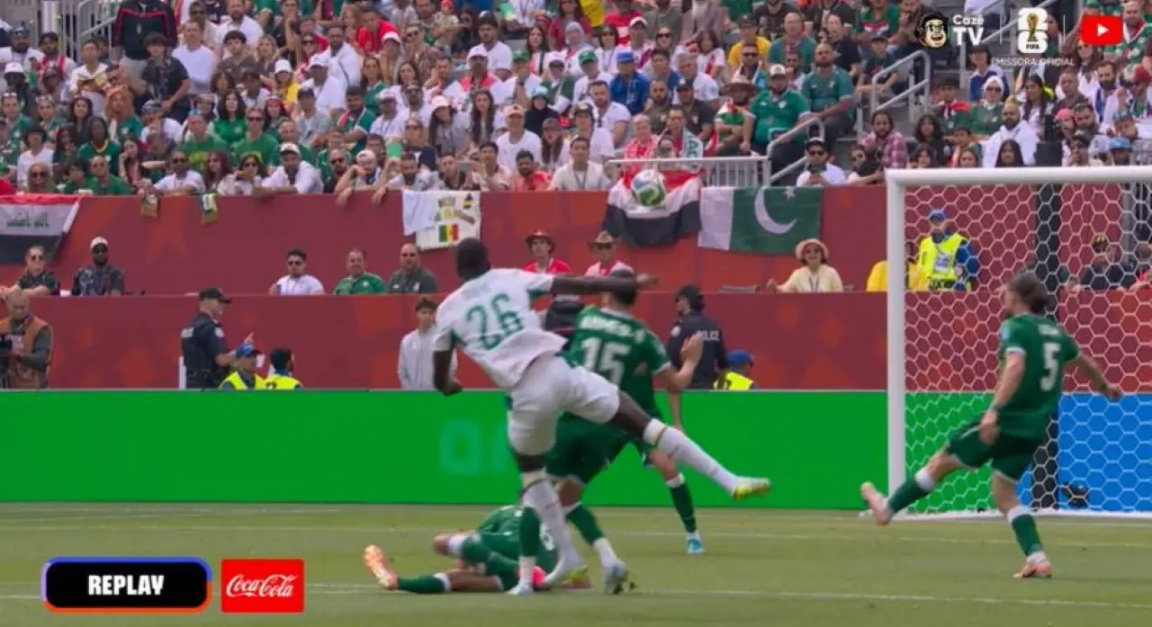 Golaço de Pape Gueye faz 3 a 0 Senegal