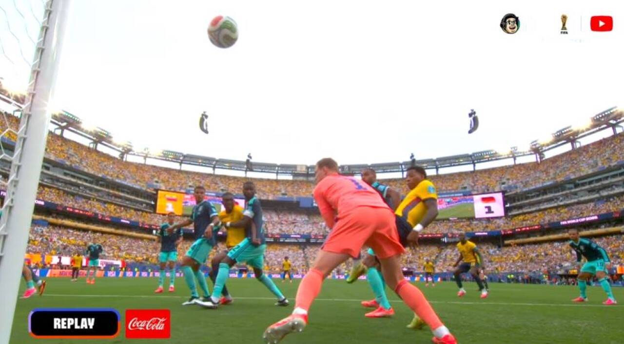 Gonzalo Plata se anticipa a Neuer y le da la vuelta al partido a Ecuador