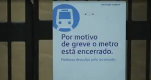 Greve geral paralisa comboios, voos e escolas em Portugal contra reforma laboral