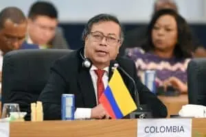 Eleitores colombianos decidem novo presidente neste domingo em pleito entre direita e esquerda com forte influência externa