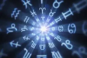 Tarot revela semana promissora com oportunidades de crescimento para três nativos do zodíaco