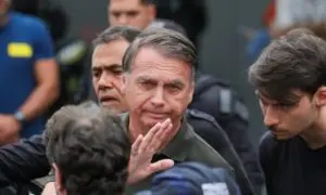 PGR sustenta manutenção da prisão domiciliar de Jair Bolsonaro e pede retenção de pistola apreendida