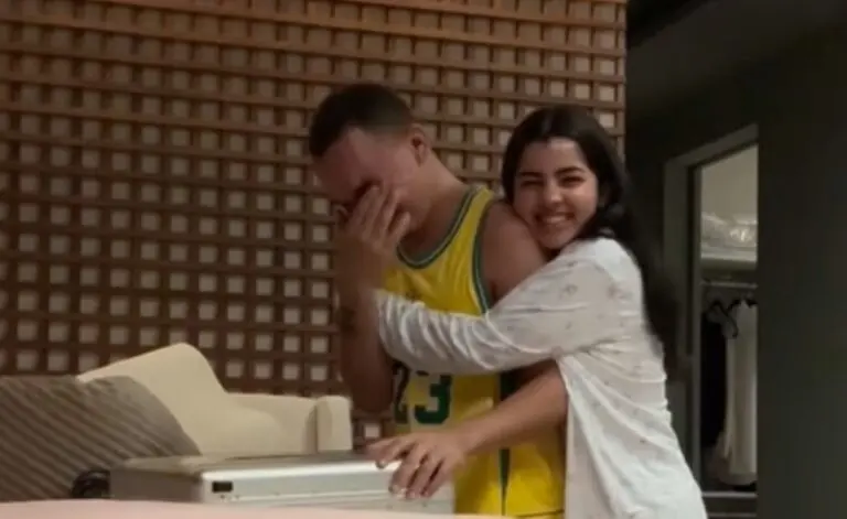 João Gomes e esposa