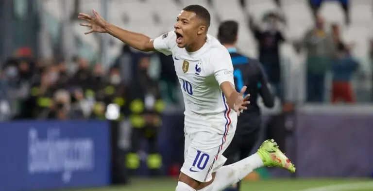 Kylian Mbappé pela Seleção da França