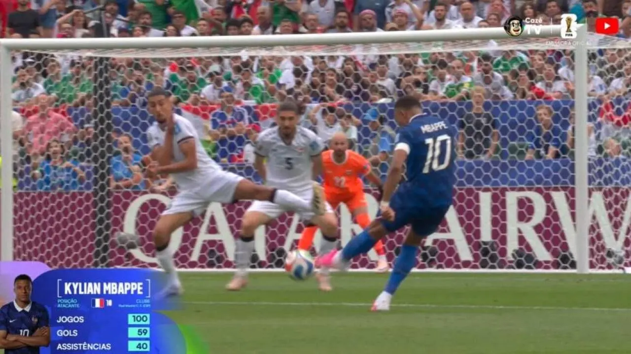 Kyllian Mbappé abre o placar para a França