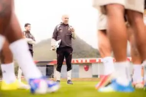 Flamengo encerra etapa inicial de treinos no Ninho do Urubu antes de viajar para intertemporada em Portugal