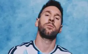 Estátua de 26 metros de Lionel Messi na Argentina provoca debates e viraliza como meme nas redes sociais