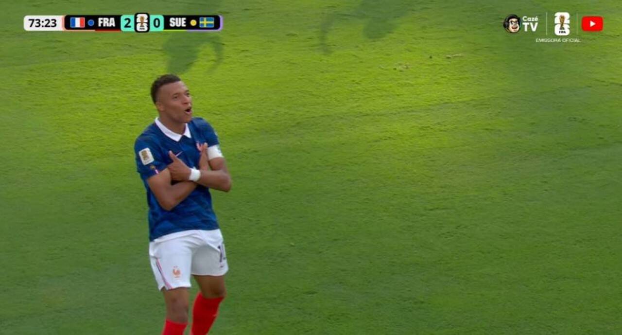 Mbappé faz o terceiro da França
