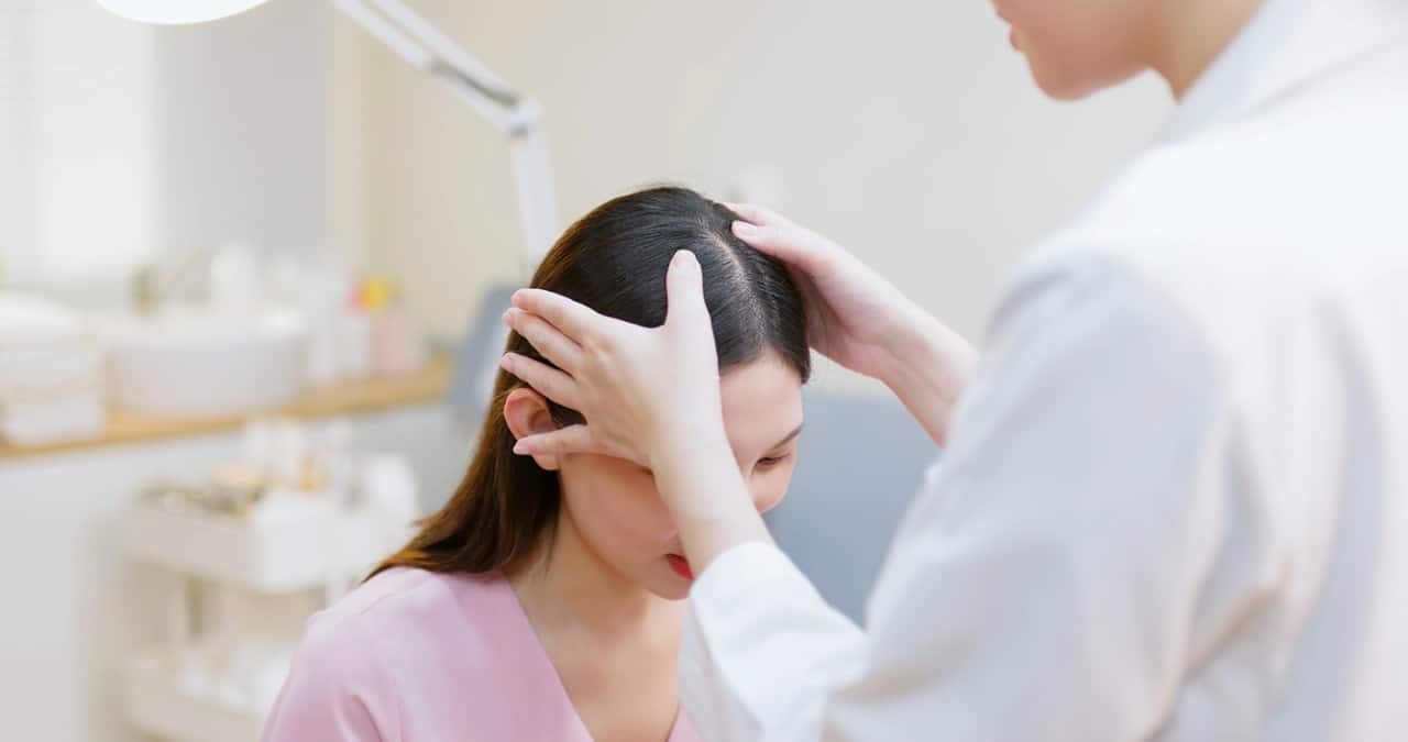 Médica dermatologista, paciente