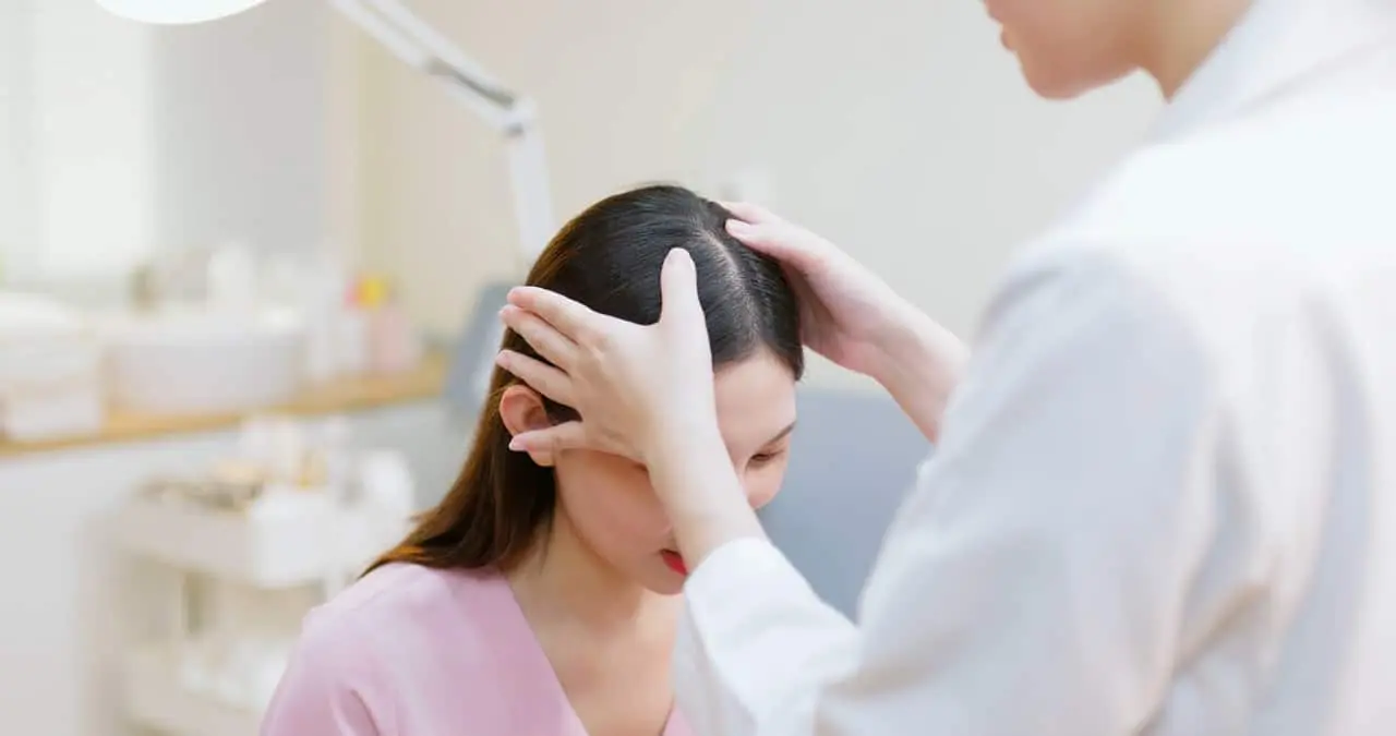 Médica dermatologista, paciente