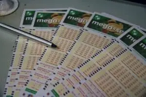Resultados de Mega-Sena 3044, Quina 7091, Lotofácil 3761, Dia de Sorte 1271 e Timemania 2428 pela Caixa