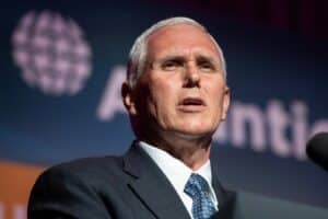 Mike Pence alerta para afastamento do Partido Republicano de princípios conservadores